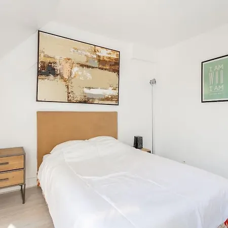 Apartment Parisian In The 16th